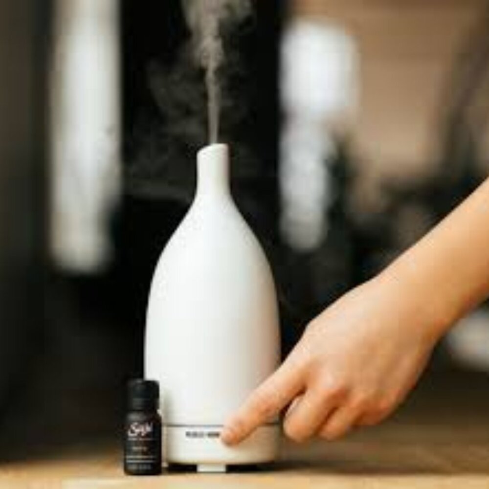 Saje Aroma Om Ultrasonic Diffuser | White + Saje "Relaxation Room" Oils